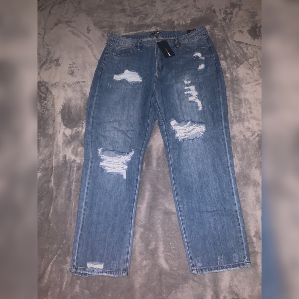Distressed Boyfriend Jeans